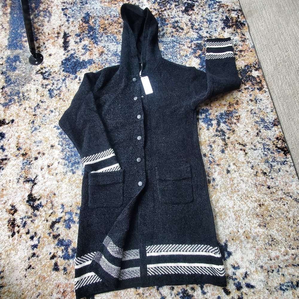 Baciano Button Up Sweater‎